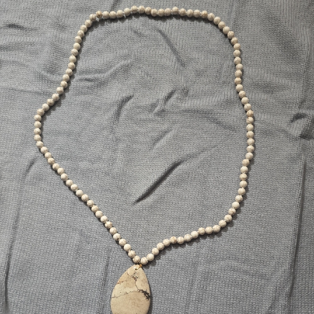 Elegant Cream Beaded Necklace with Stone Pendant